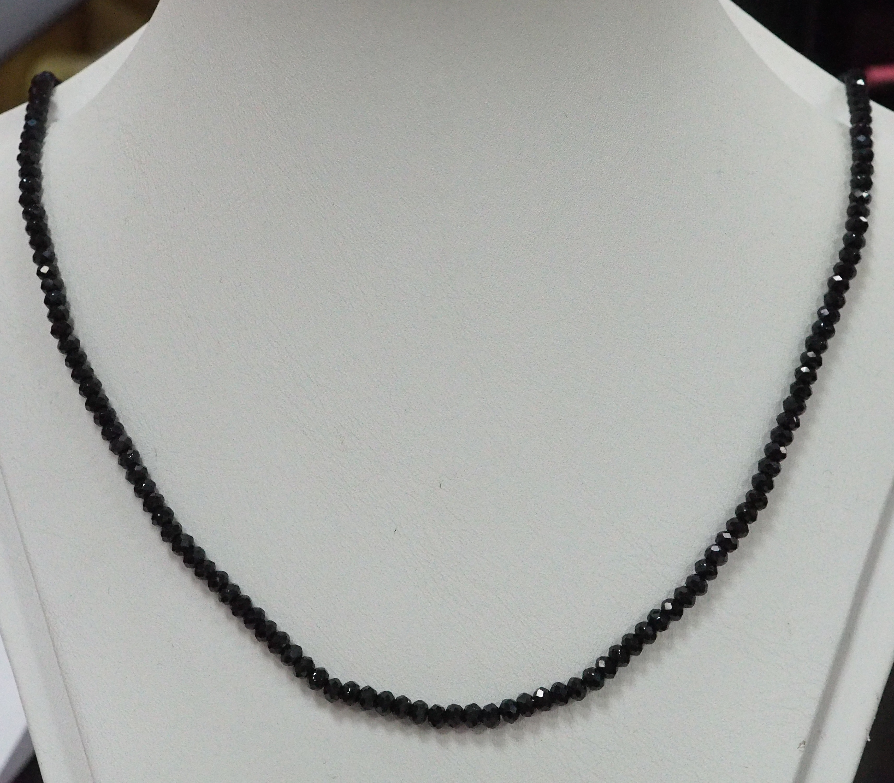 Бусы из черного турмалина